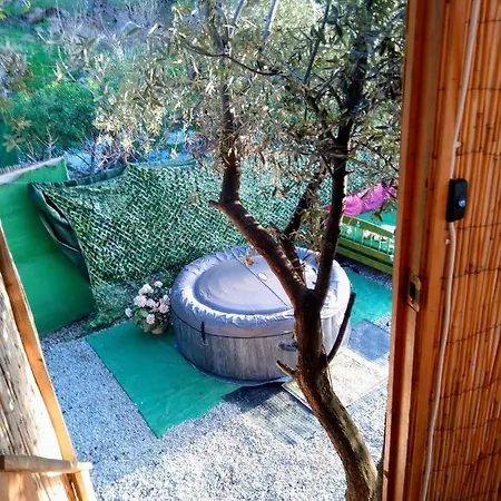Domek alpejski Treehouse ,casa Arbol, With